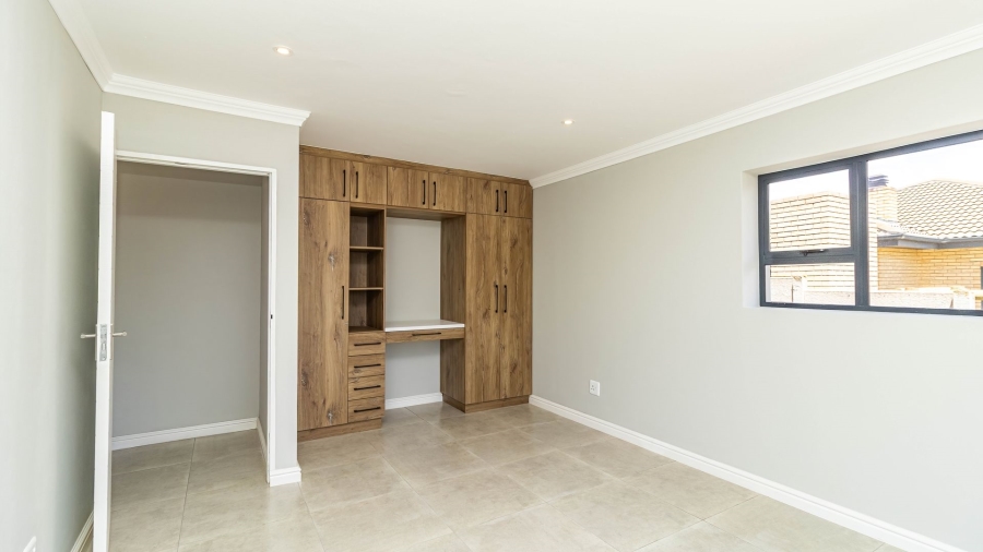 3 Bedroom Property for Sale in Fraaiuitsig Western Cape